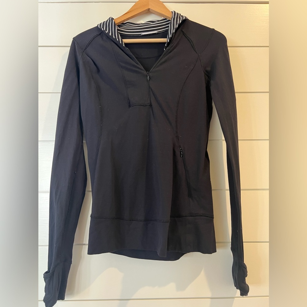 Women’s Lululemon black runners jacket. Size 8.